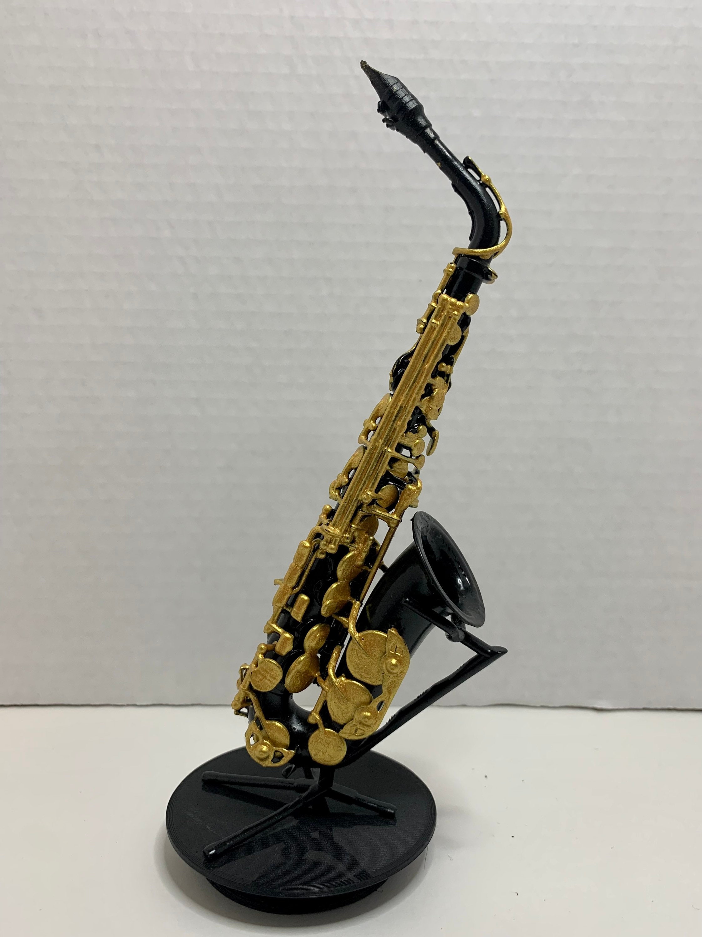 Saxophone jouet coloré en plastique modèle 3D $29 - .3ds .blend