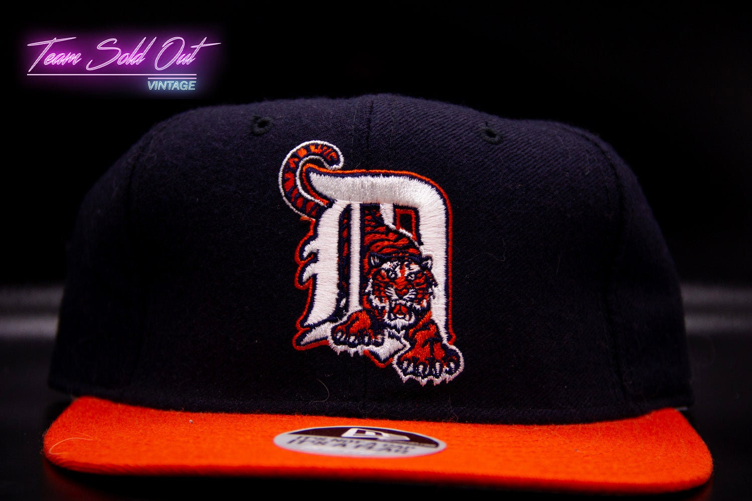 detroit tigers hat with tiger