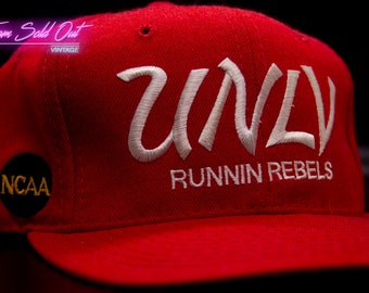 ほぼデッド 90s UNLV Script Snapback CAP ほぼデッド 90s UNLV Script Snapback CAP