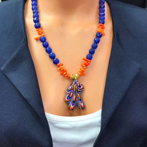 Collier artisanal en agate et corail. Collier fabriqué en verre de Murano et pierre précieuse lapis Azuri. Cadeau fête des Mères/Saint-Valentin.