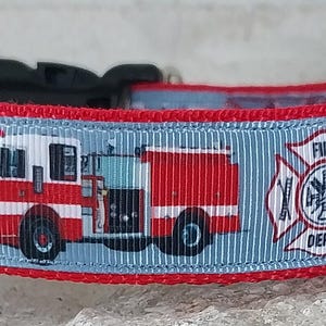 Brandman brandbilsdesignade husdjurshalsband, selar, nyckelband och koppel - Tillverkade i USA