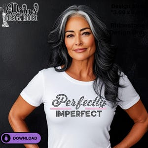 Strass perfettamente imperfetti SVG - Modello hotfix rosa per pietre SS10 - Design per magliette Cricut da donna, file con citazione sull'amor proprio