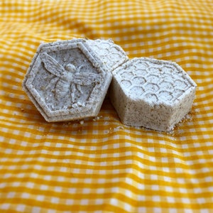 Oatmeal and Honey Bathbomb