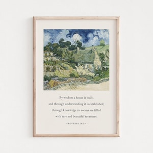 Könnte beinhalten: Gerahmter Kunstdruck mit einem Landschaftsgemälde eines Hauses mit Strohdach unter einem Sternenhimmel. Der Holzrahmen enthält den Text aus Sprüche 24:3-4.