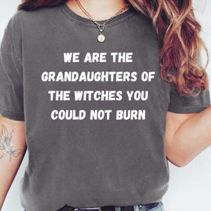 Nós somos as netas das bruxas que você não poderia queimar camisetas camisetas de Halloween para mulheres camisetas de Halloween camisetas de bruxa presentes de bruxa