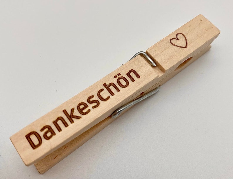 Wäscheklammer mit Wunschgravur / Holzklammer / Name / Wäscheklammer mit Text / alle Anlässe / Hochzeit / Gäste / individuell /personalisiert Bild 10