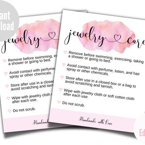 Puede incluir: Fondo de acuarela rosa con el texto "jewelry care" en fuente cursiva negra. Una lista de instrucciones para el cuidado de las joyas está escrita en negro con símbolos de diamantes.