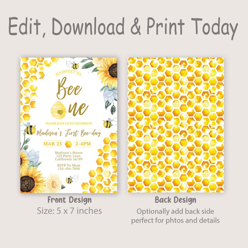 Puede incluir: Una invitaci&oacute;n imprimible para una fiesta de primer cumplea&ntilde;os con tem&aacute;tica de abejas. El frente de la invitaci&oacute;n presenta un patr&oacute;n de panal, una abeja, un girasol y el texto "So Sweet to Bee One". La parte posterior de la invitaci&oacute;n presenta un patr&oacute;n de panal. La invitaci&oacute;n mide 5 x 7 pulgadas.