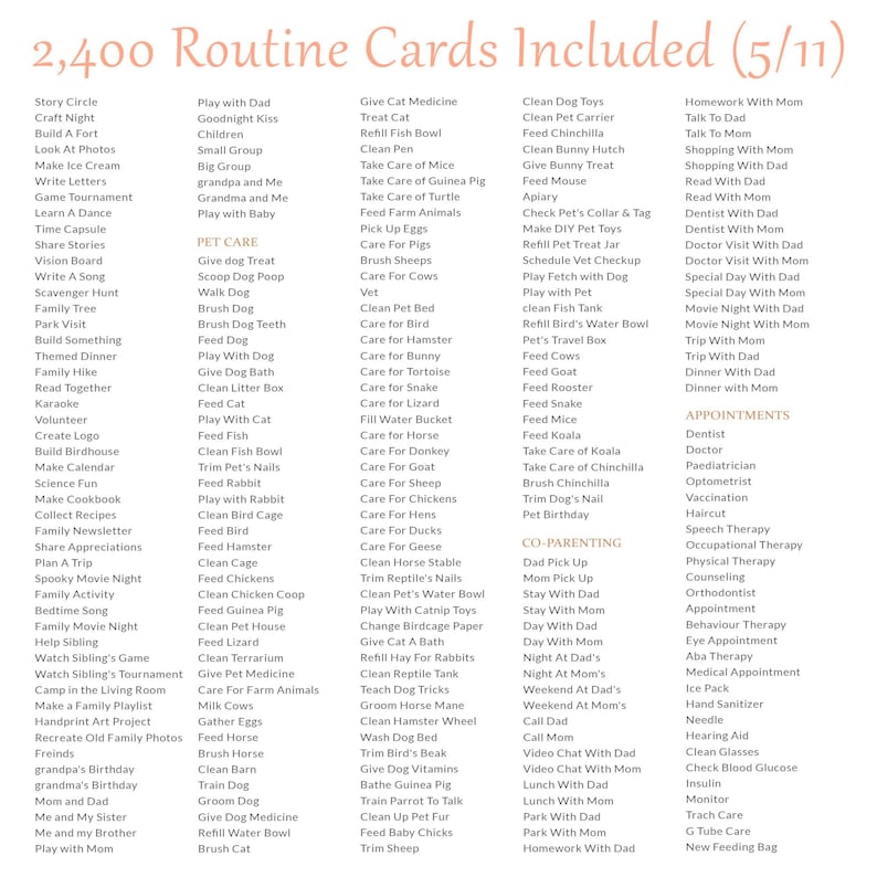 Pu&ograve; includere: Un elenco di 2.400 schede di routine organizzate in colonne con intestazioni tra cui Pet Care, Co-Parenting e Appointments. Il testo &egrave; stampato in un carattere marrone chiaro su sfondo bianco, descrivendo varie attivit&agrave; quotidiane.