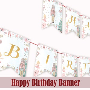 Puede incluir: Una guirnalda de "Happy Birthday" con banderines individuales ensartados en un cordón rojo. Cada banderín blanco presenta letras doradas, una bailarina, un cascanueces e ilustraciones temáticas navideñas en rosa y dorado.