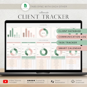 Puede incluir: Una computadora portátil muestra una hoja de cálculo de seguimiento de clientes con gráficos y datos. La pantalla muestra un panel con el estado del cliente, las prioridades y los importes de los contratos. El texto incluye "Client Database", "Communication Log", "Task Tracker" y "Smart Calendar".