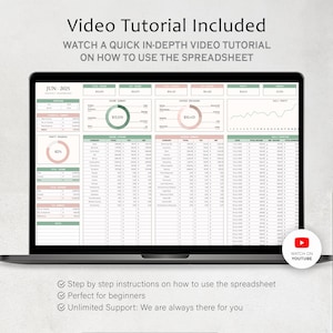 Puede incluir: Un ordenador port&aacute;til que muestra una hoja de c&aacute;lculo financiera con datos, incluidos ingresos y gastos. La pantalla muestra el texto "Video Tutorial Included" y "Watch on YouTube". La hoja de c&aacute;lculo es para junio de 2025.