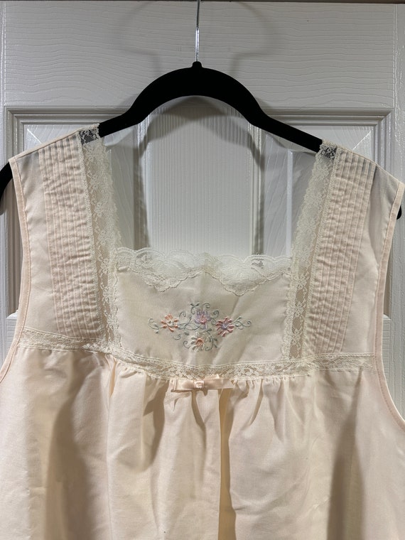 1980s Barbizon embroidered nightgown