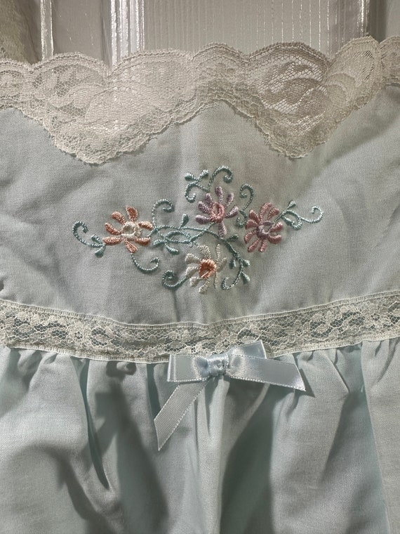 1980s Barbizon embroidered nightgown - image 4