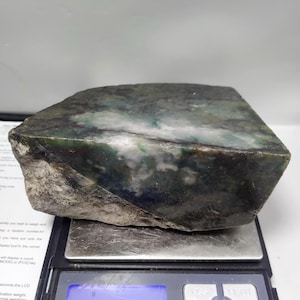 Burmese Jadeite Jade 951 grams Authenthic Grade A Natural Untreated Burma Jade specimen