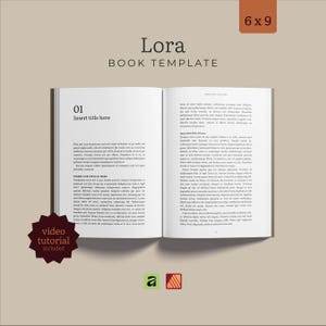 Peut inclure: Un modèle de livre ouvert intitulé Lora avec des dimensions de 6x9. Les pages présentent du texte noir sur fond blanc avec des titres comme 01 Insert title here. Un badge en forme d'étoile marron indique qu'un tutoriel vidéo est inclus.