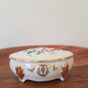 Boîte à bijoux, Bonbonnière vintage en porcelaine de Limoges France au décor floral