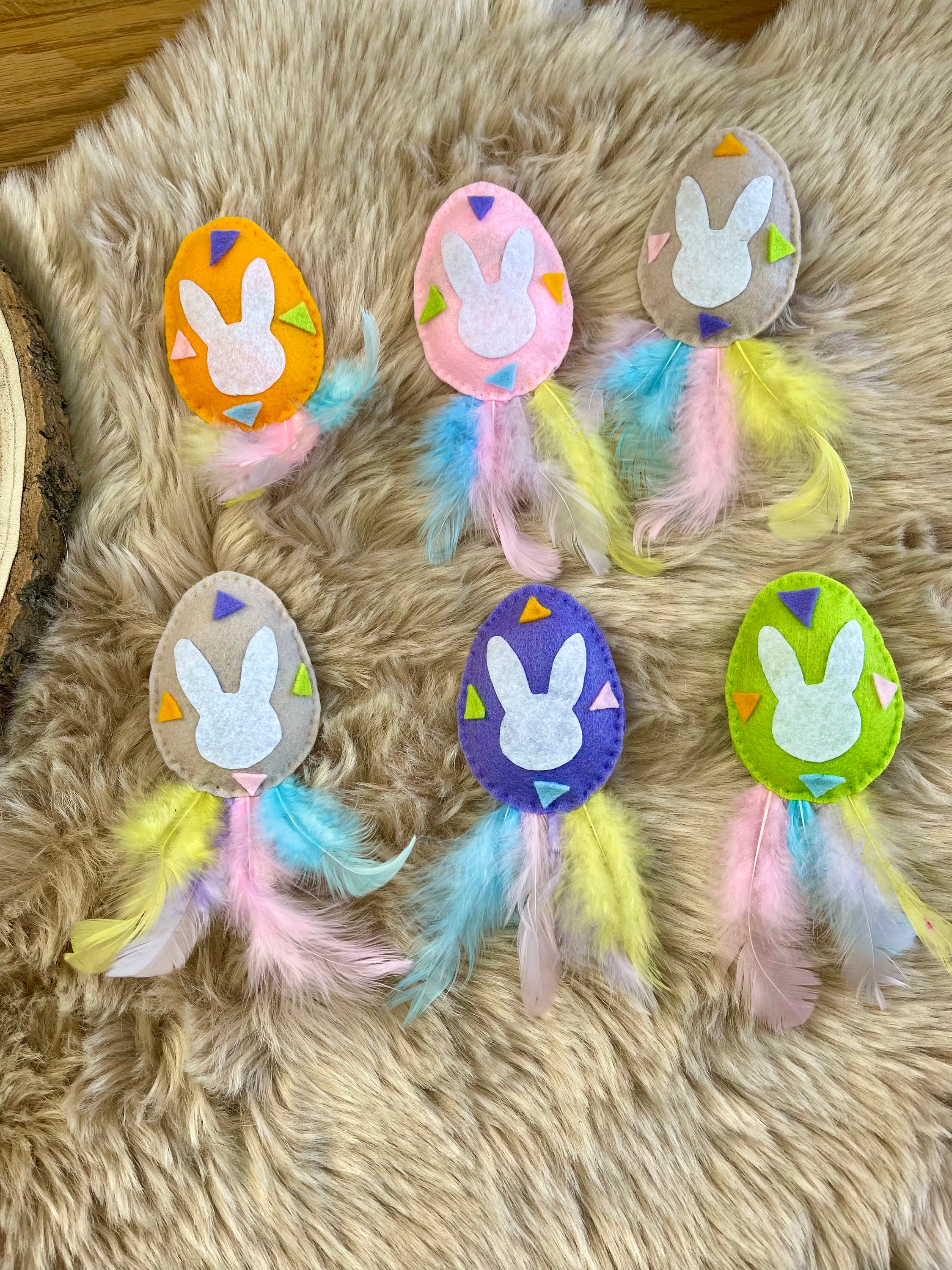 Oeufs de Pâques à L'herbe Chat