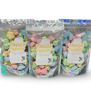 Gevriesdroogde pot met grote marshmallows - zelfgemaakt knapperig snoep