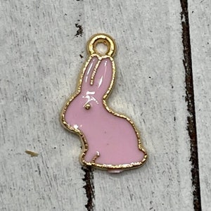 FINAL SALE 5 Rosa Peep Osterhase Kaninchen Gold Charm / Ostern Charm Charm / Emaille Ostern Charm Charm / Ostern Anhänger / Zink Legierung