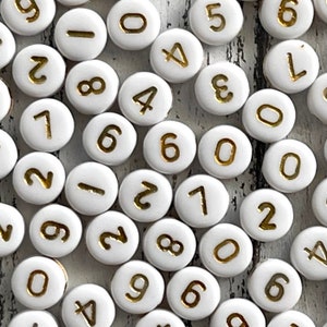 Contas de acrílico com números brancos e dourados de 7 mm/ Contas de números redondas/ Contas de acrílico com números/ Contas de números opacas/ Contas de números/ Contas 123