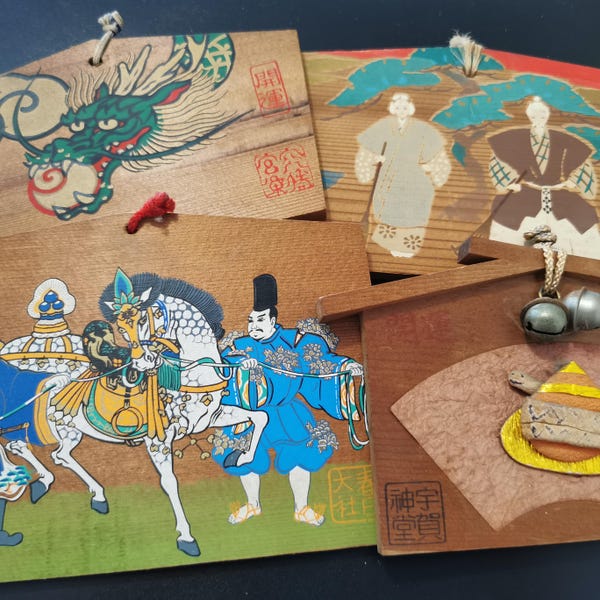 Juego de 4 placas votivas vintage Ema / Omamori, artesanía japonesa de madera, juguete popular de buena suerte