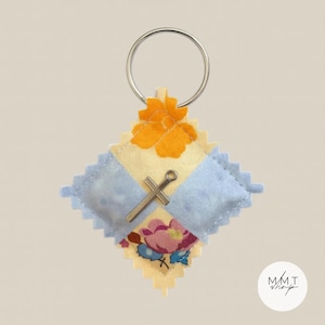 Pocket Prayer Quilt with Cross Charm – Handmade Christian Gift of Comfort, Faith Keepsake, Religious Encouragement Token