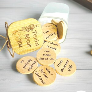 Regalos positivos para mujeres, regalo de afirmaciones para una amiga, ficha de ánimo, regalo de cumpleaños personalizado para ella, regalo de cumpleaños personalizado.