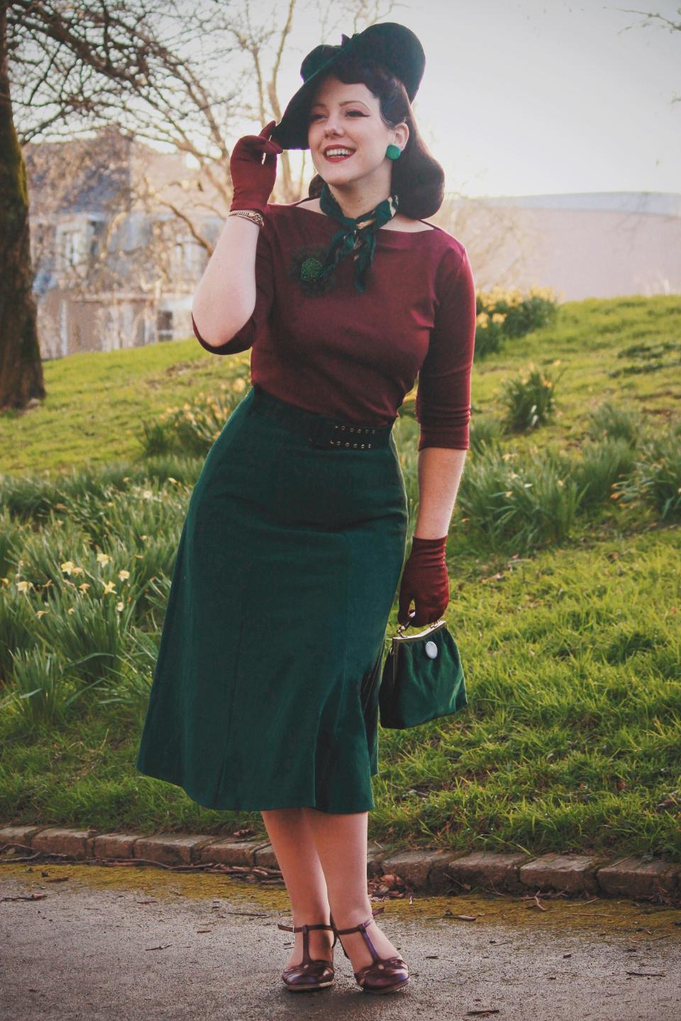 verde esmeralda outfit falda plisada verde menta