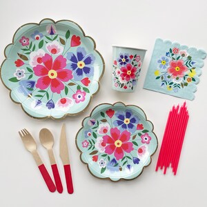 The Blossom Party Kit - cumpleaños floral, cumpleaños de flores, fiesta floral, fiesta de flores, cumpleaños, verde y rojo, caja de fiesta, suministros para fiestas