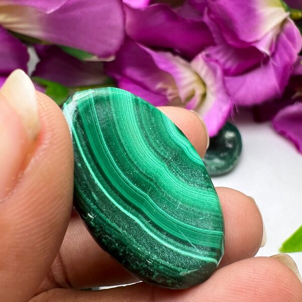 Malachite Oval Shape Worry Stone for Crystal Healing And Meditation - Pocket Palm Stone - Thumb Stone One (1) Piece