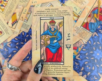 ★ カード未開封　レア　旧版　WONDERLAND TALOT DECK ◎ カード未開封 レア 旧版 WONDERLAND TALOT DECK - メルカリ