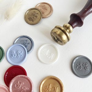 Individuelles Initial Wachs Siegel, selbstklebende Wachs Siegel für Einladungen, Monogramm Siegel in 21 Farben, runde elegante Wachssiegel für Hochzeit & Event