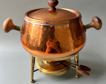 Vintage fondue copper pot with brass heating stand and lid / raised pot / wooden handles / vintage copperware / kitchen display decor /