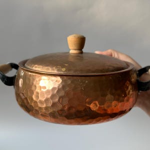 Pentola in rame vintage. Stockli Netstal svizzera. Con coperchio, decorazione da cucina. Pentola per riscaldare, fonduta. Oggetti in rame vintage europei.
