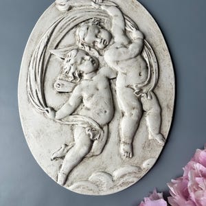 Vintage plaster medallion / wall plaque / pair of cherrubs / plaster relief / home decor wall display / Neoclassical art style / angel motif