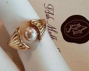 Shell Pearl Ring, Seashell Ring, Adjustable Shell Ring, Gold Plated Pearl Ring, Gold Shell Ring, Ocean Lover Ring, Chunky Pearl Ring
