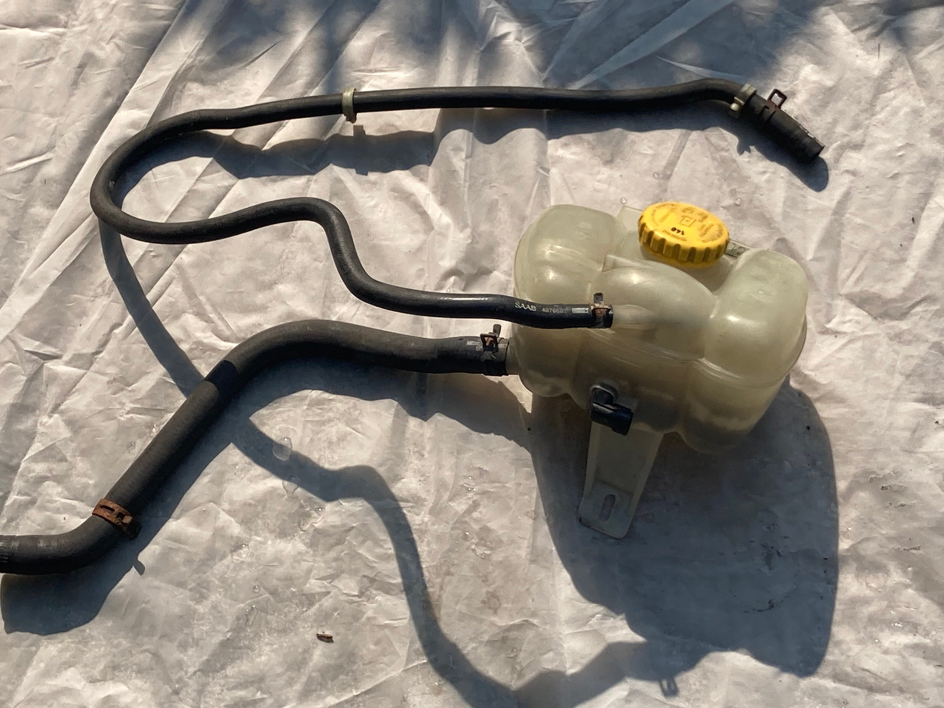 1994-1998 Saab 900 NG Coolant Expansion Tank W/level Sensor