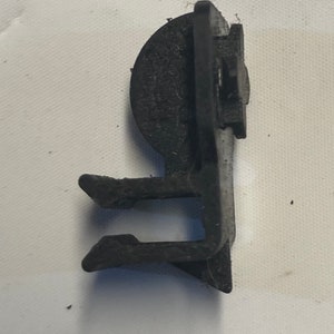 Saab 900 NG Door Lock Clip 442046