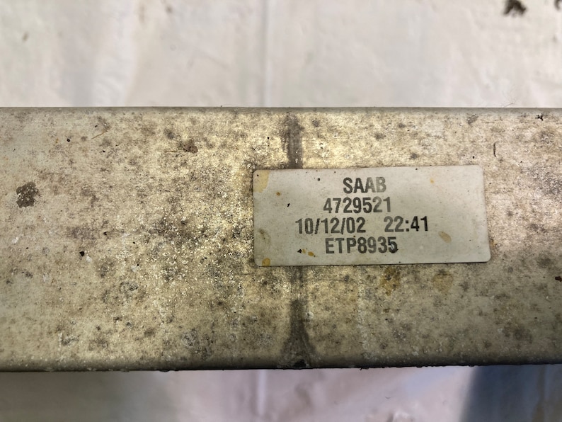 May include: A white label with black text that reads "SAAB 4729521 10/12/02 22:41 ETP8935".