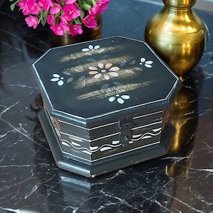Vintage hand painted TREASURE CHEST wooden box, decorative box, jewellery box, memory box, keepsake box, floral decoration.home decor