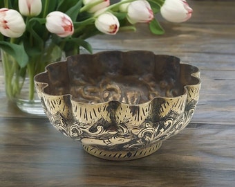 Solid brass fluted bowl with dog and floral engraving, brass decor, home decor vintage brass bowl, hand engraved Indian brass decor,