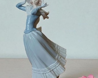 Vintage retired Lladro Figurine, "Spring Breeze, #4936, Elegant Lady Holding Hat in Wind, decorative Spanish porcelain, home decor.