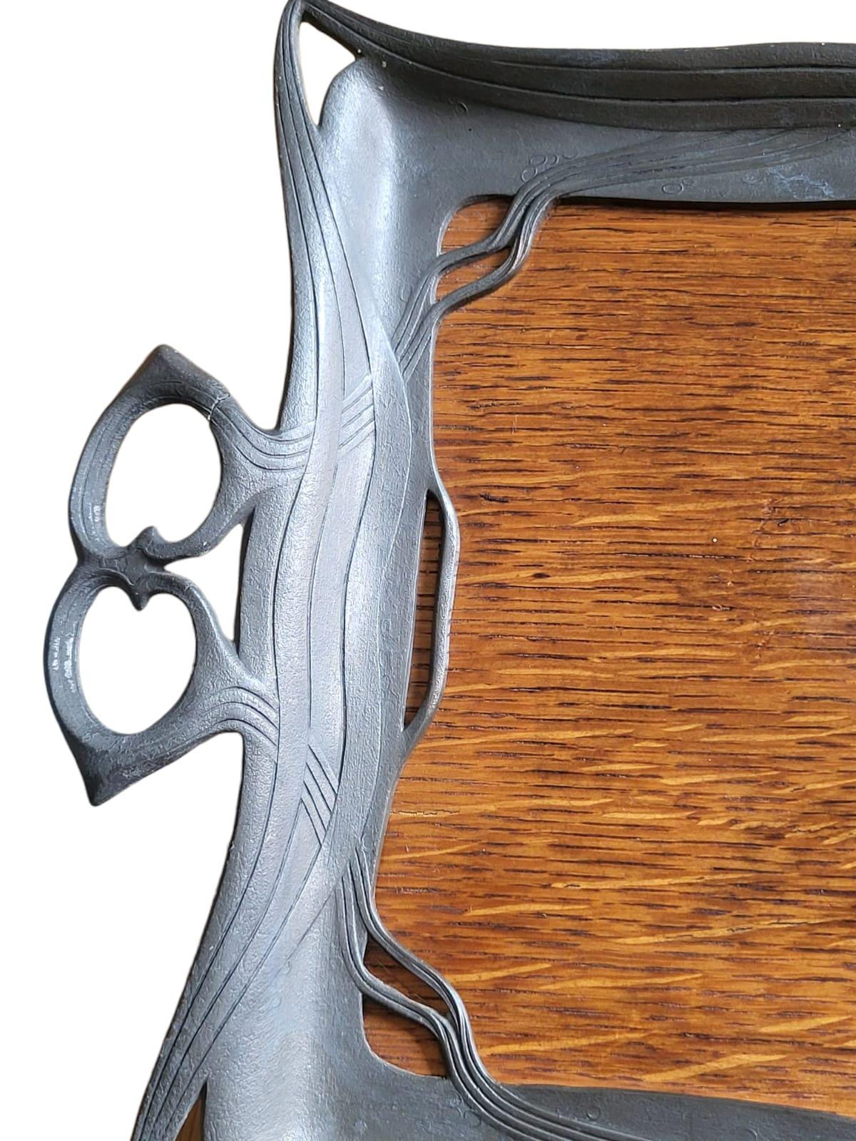 アールヌーボー様式のピュータートレイ：ドイツ製オリヴィット、1900