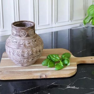 Griechische Tonvase Krug Terrakotta Souvenir Souvenir • Keramikgefäß • Vase Figural Relief • Volkskunst • Hergestellt in Griechenland, Vintage Vase,
