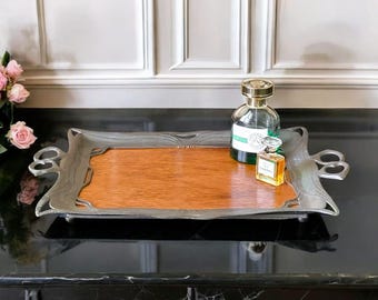 アールヌーボー様式のピュータートレイ：ドイツ製オリヴィット、1900