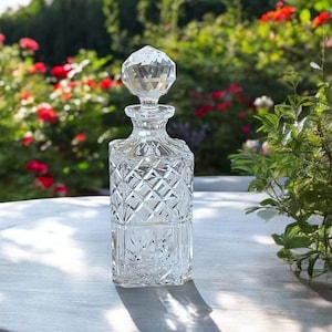 Decantador vintage de cristal tallado profundo, decantador de cristal tallado inglés, decantador de licor de cristal vintage, bar en casa, cristal tallado a mano, entretenimiento.