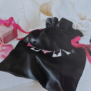 SAC DE LINGERIE EN SATIN, sac de voyage pour le linge, cadeau d'anniversaire, accessoire de mariée, accessoires de voyage, sac à cordon en satin,