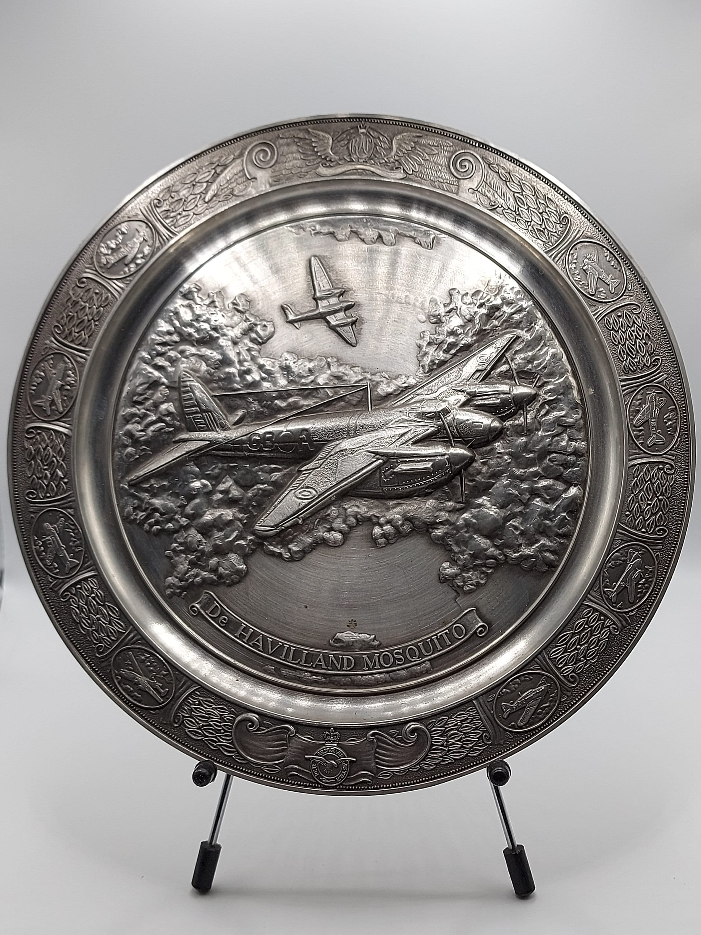 第二次世界大戦の英国空軍航空機のピューター製コレクタープレート4枚