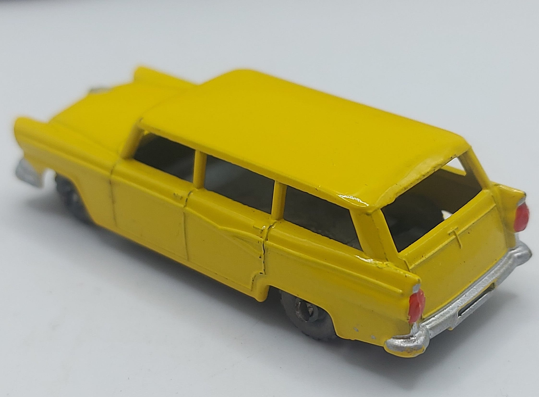 Vintage Lesney Matchbox Ford Station Wagon #31, 1960s Diecast Car